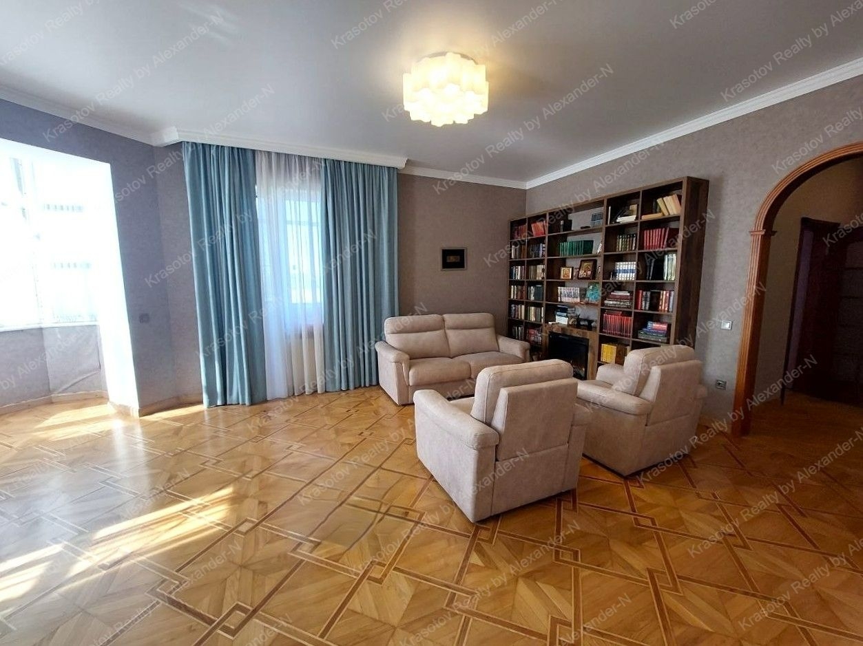 продажа многокомнатной квартиры номер A-174795 в Приморском районе, фото номер 32